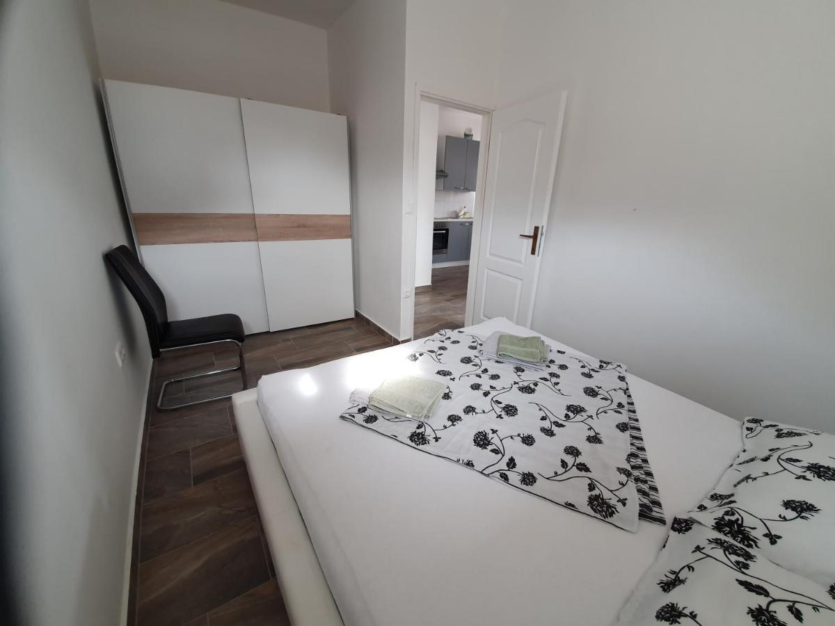Ljubic Apartamento Pag Town